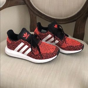 Adidas Swift Run Youth size 5/Women’s size 6